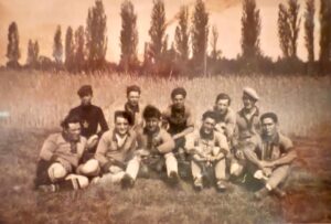 Équipe du FC Gland des premières générations, rassemblée pour une photo historique en extérieur dans les années d’origine du club.