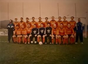 Équipe du FC Gland en 1997 lors de l’accession historique en 1ère ligue, symbole d’un moment majeur de l’histoire du club.